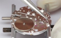 修复破损的时光：欧米茄腕表表壳破裂的独特解决方案